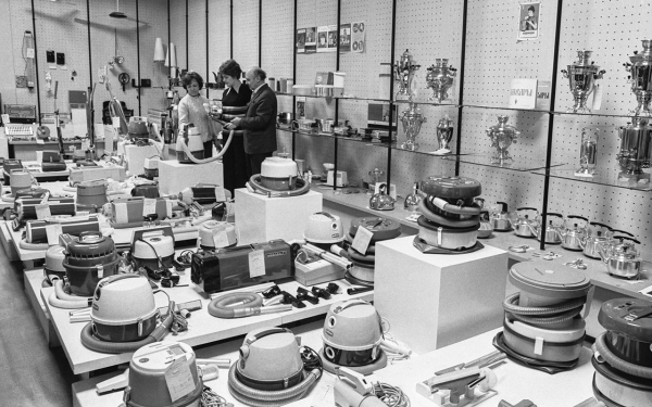 Кофеварка, пылесос и мясорубка: гаджеты, которые были в квартирах в СССР Кофеварка, пылесос и мясорубка: гаджеты, которые были в квартирах в СССР