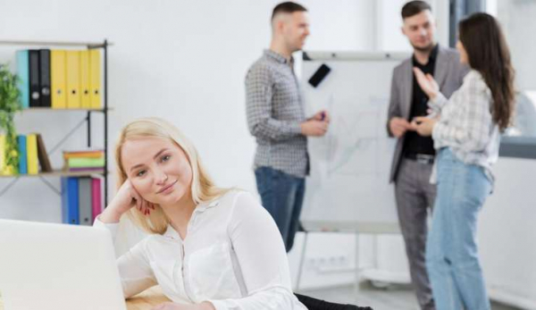 Прячьтесь за растениями: как защитить себя от негативной энергии в офисе &mdash; советы эзотерика