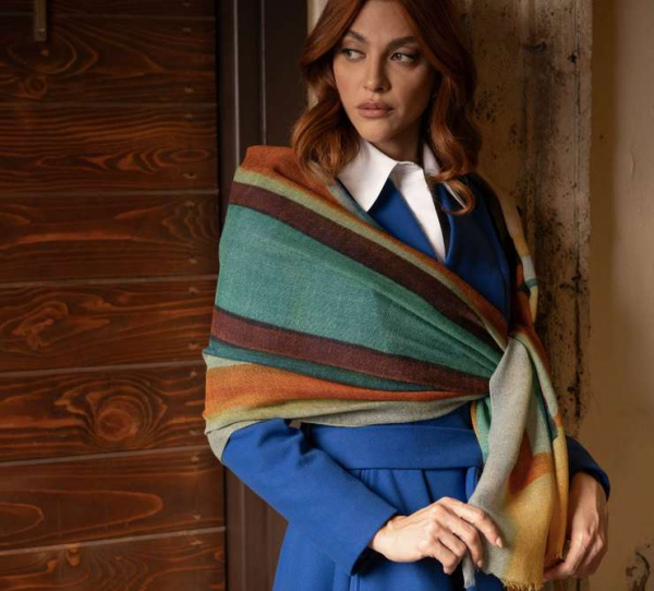 Шали и палантины: как правильно стилизовать и с чем носить осенью 2024 Шали и палантины: как правильно стилизовать и с чем носить осенью 2024