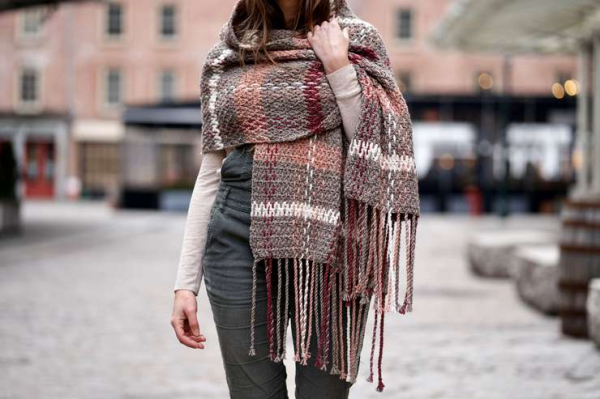 Шали и палантины: как правильно стилизовать и с чем носить осенью 2024 Шали и палантины: как правильно стилизовать и с чем носить осенью 2024
