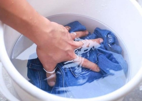 Правила стирки джинсов: как их стирать, чтобы не портились Правила стирки джинсов: как их стирать, чтобы не портились