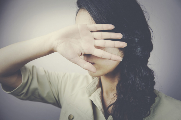 Физиология или эзотерика: почему мы видим тёмные пятна краем глаза Физиология или эзотерика: почему мы видим тёмные пятна краем глаза