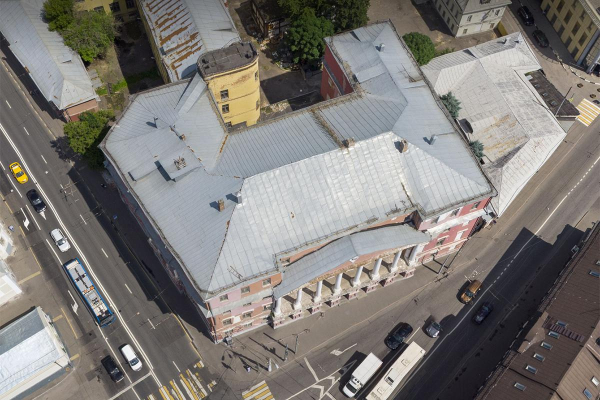 Старинную усадьбу XVIII века на площади Разгуляй отреставрируют по суду