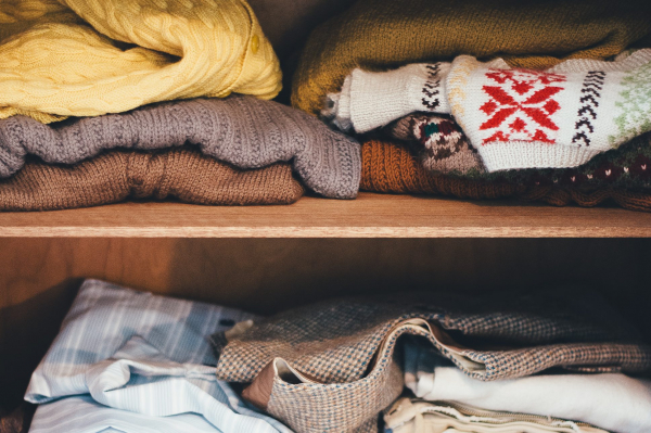 Причины появления затхлого запаха в шкафу, как решить эту проблему Причины появления затхлого запаха в шкафу, как решить эту проблему