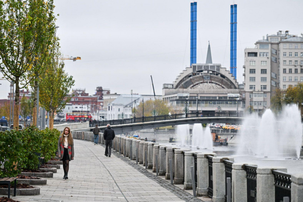 В Москве обновили Кадашевскую набережную. Какой она стала В Москве обновили Кадашевскую набережную. Какой она стала