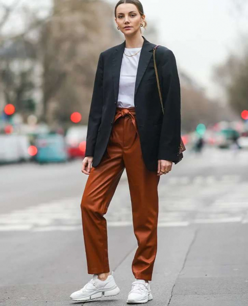 Кожаные брюки: с чем и как их носить этой осенью Кожаные брюки: с чем и как их носить этой осенью