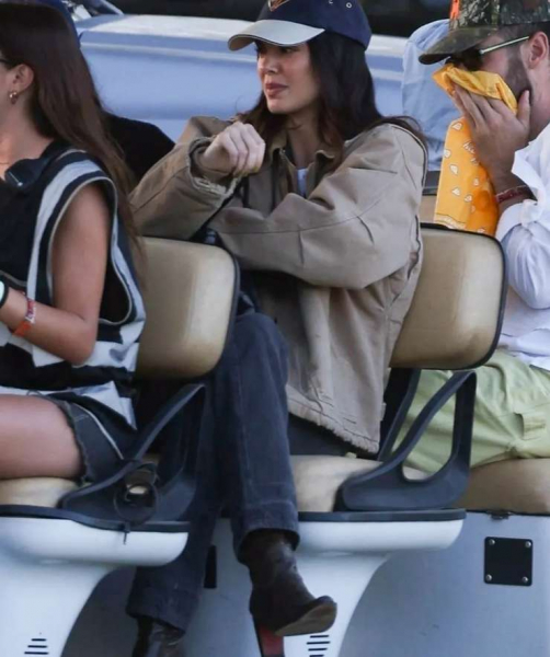 Куртка рабочего — главный тренд верхней одежды осени-зимы 2024 года Куртка рабочего — главный тренд верхней одежды осени-зимы 2024 года