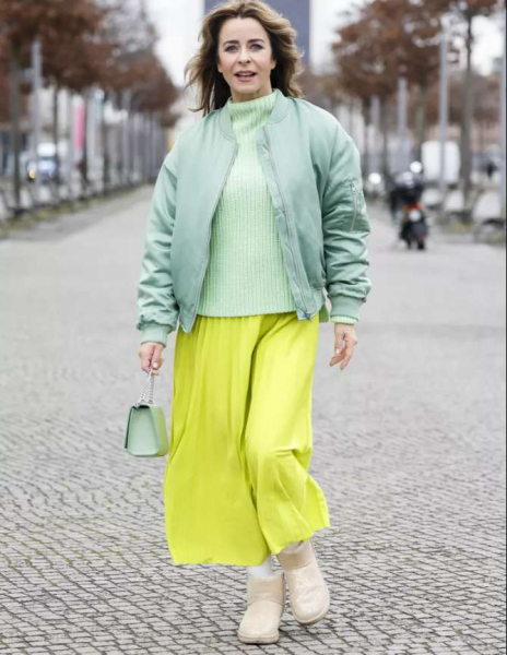 Куртки-бомберы для женщин: какие выбрать и с чем носить этой осенью Куртки-бомберы для женщин: какие выбрать и с чем носить этой осенью