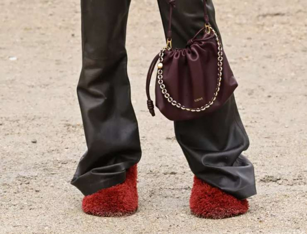 Сабо, ботфорты и кроссовки-балетки: самые интересные тренды осени 2024 Сабо, ботфорты и кроссовки-балетки: самые интересные тренды осени 2024