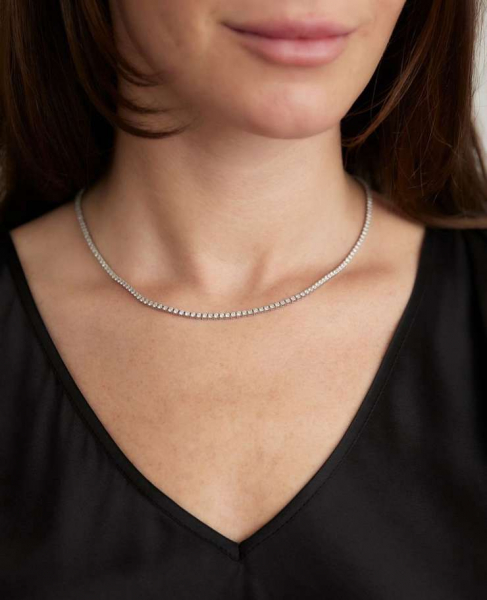 Смещаем акцент: правила подбора гардероба для девушек с широкими плечами Смещаем акцент: правила подбора гардероба для девушек с широкими плечами