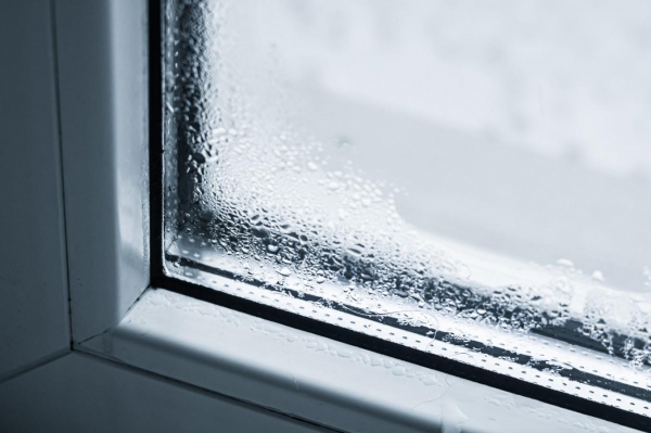 Запотевают пластиковые окна: почему и что с этим делать Запотевают пластиковые окна: почему и что с этим делать