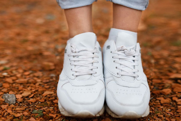 Правильный уход за белой обувью: как сохранить ее в чистой виде осенью Правильный уход за белой обувью: как сохранить ее в чистой виде осенью