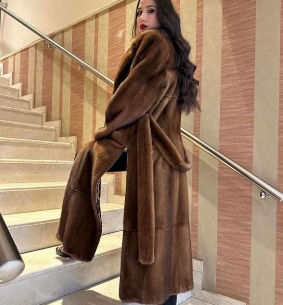 «Барашек», «белоснежка» и другие трендовые шубы зимы 2025 «Барашек», «белоснежка» и другие трендовые шубы зимы 2025