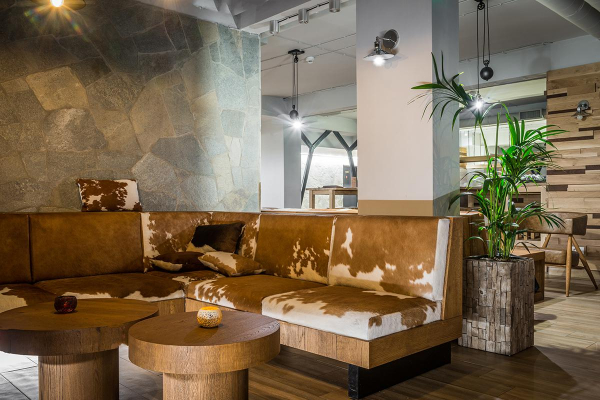 Тренды в дизайне мебели — 2025: натюрморты, резьба и кресло-капля Тренды в дизайне мебели — 2025: натюрморты, резьба и кресло-капля