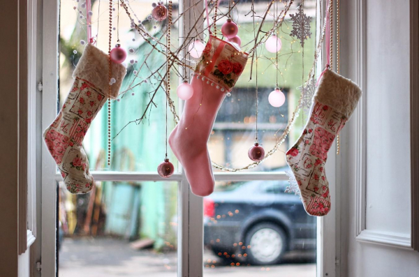 Как украсить окна на новый год: 16 идей Как украсить окна на новый год: 16 идей