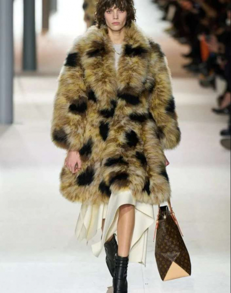 Модные шубы зимы 2025: советы стилиста, с чем и как носить Модные шубы зимы 2025: советы стилиста, с чем и как носить