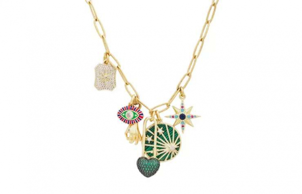 Портреты, драгоценные камни, монохром: тренды 2025 года ожерельев с шармами Портреты, драгоценные камни, монохром: тренды 2025 года ожерельев с шармами