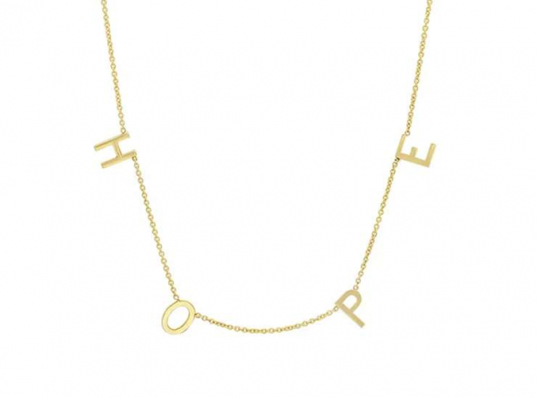 Портреты, драгоценные камни, монохром: тренды 2025 года ожерельев с шармами Портреты, драгоценные камни, монохром: тренды 2025 года ожерельев с шармами