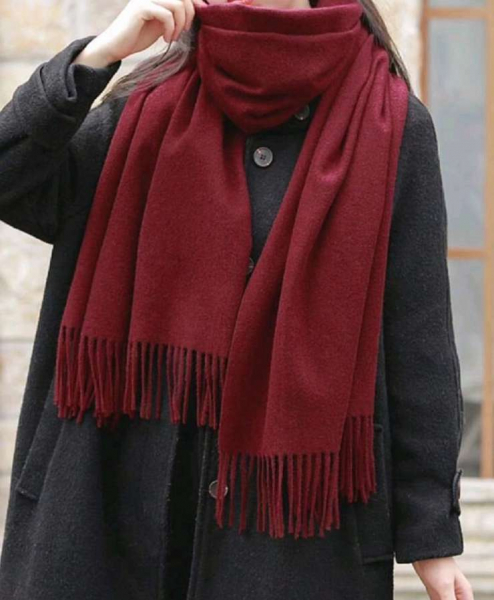 Трендовые шарфы на зиму 2025 — советует стилист Трендовые шарфы на зиму 2025 — советует стилист