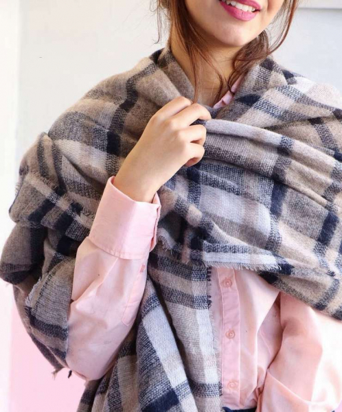 Трендовые шарфы на зиму 2025 — советует стилист Трендовые шарфы на зиму 2025 — советует стилист