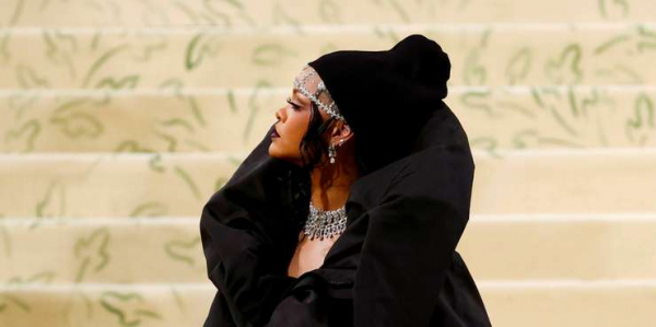 Вуаль: с шапкой бини, бейсболкой и шляпой, как стилизовать и носить Вуаль: с шапкой бини, бейсболкой и шляпой, как стилизовать и носить