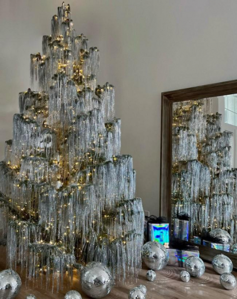 Как украсить елку в 2025 году и в каких цветах наряжать Как украсить елку в 2025 году и в каких цветах наряжать