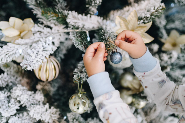 Как украсить елку в 2025 году и в каких цветах наряжать Как украсить елку в 2025 году и в каких цветах наряжать