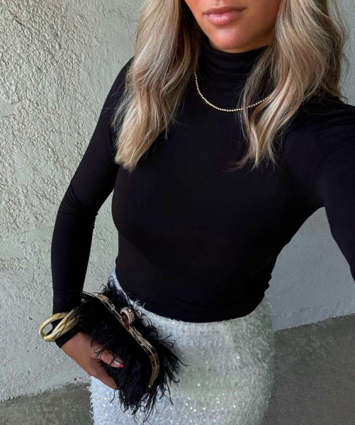 Четыре трендовых зимних образа с черной водолазкой в 2025 Четыре трендовых зимних образа с черной водолазкой в 2025