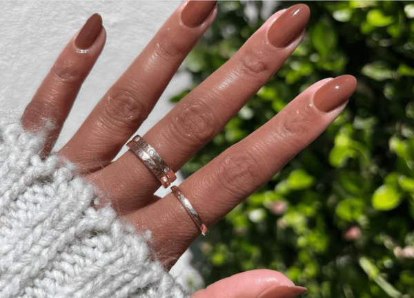 Цвет 2025 года Pantone — как носить «Мокко мусс» Цвет 2025 года Pantone — как носить «Мокко мусс»