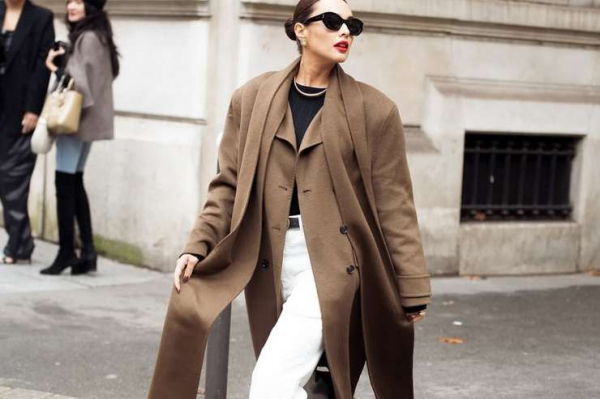 Цвет 2025 года Pantone — как носить «Мокко мусс» Цвет 2025 года Pantone — как носить «Мокко мусс»