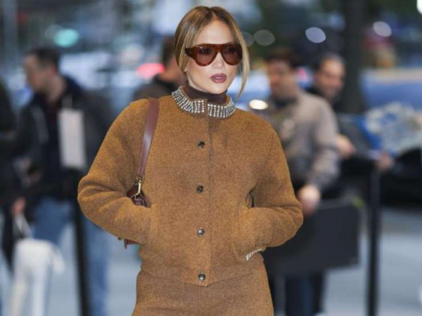 Цвет 2025 года Pantone — как носить «Мокко мусс» Цвет 2025 года Pantone — как носить «Мокко мусс»