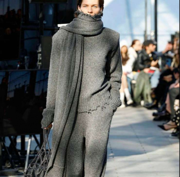 Шарфы, платки, косынки: тренды зимы 2025 и советы стилиста Шарфы, платки, косынки: тренды зимы 2025 и советы стилиста