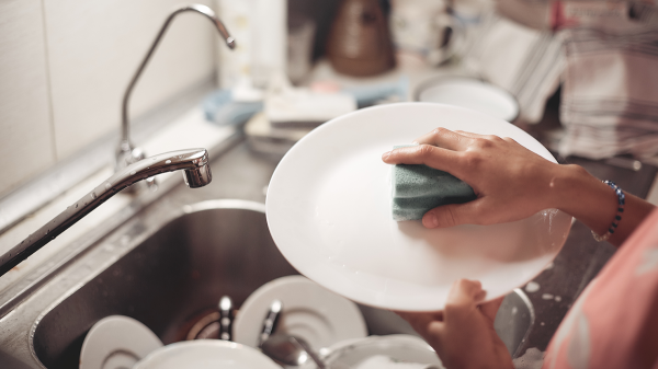 Как сделать средство для мытья посуды дома: отмоет даже вчерашний салат Как сделать средство для мытья посуды дома: отмоет даже вчерашний салат