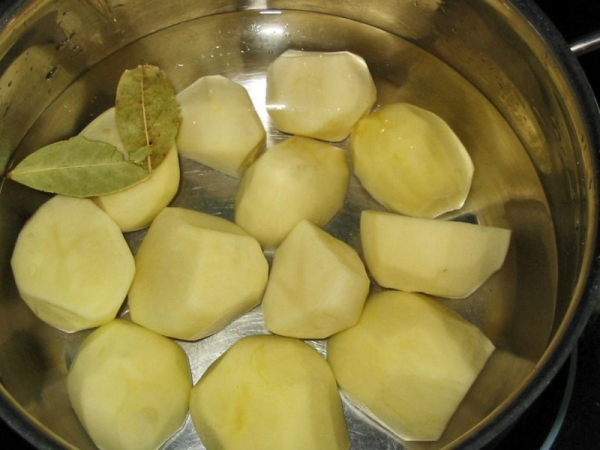 Что добавить в воду при варке картошки, чтобы она была в 100 раз вкуснее