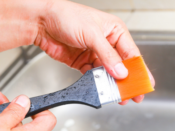 Неожиданное применение: какие вещи можно легко почистить с помощью жидкости для снятия лака Неожиданное применение: какие вещи можно легко почистить с помощью жидкости для снятия лака