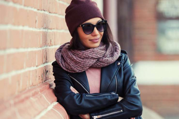 Как стильно носить шарф зимой в 45+: советы стилиста Как стильно носить шарф зимой в 45+: советы стилиста