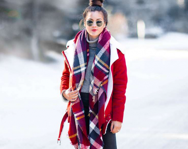Как стильно носить шарф зимой в 45+: советы стилиста Как стильно носить шарф зимой в 45+: советы стилиста