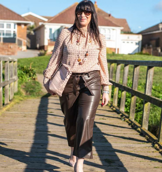 Шоколадный цвет: как и с чем носить этой весной — советы стилиста