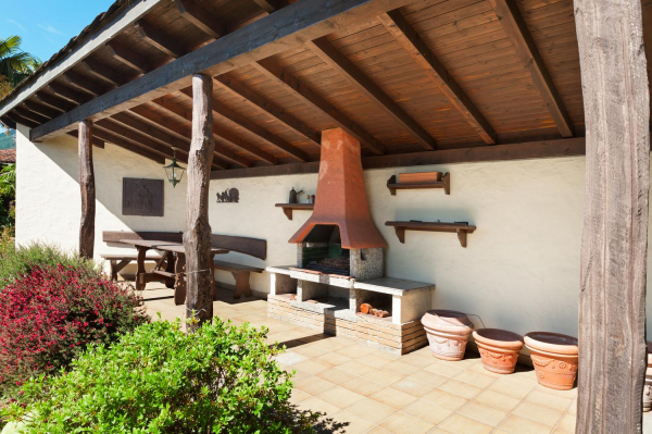 Мангальная зона на даче: из чего строить и как оформить Мангальная зона на даче: из чего строить и как оформить