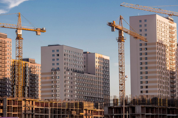 Почему продлили запрет на штрафы застройщикам и чем он грозит дольщикам