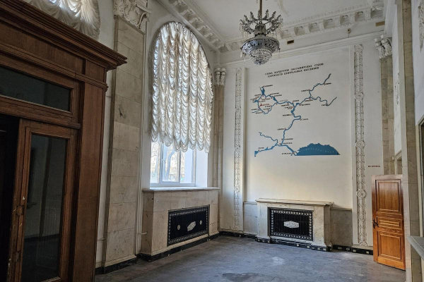 В доме у Белорусского вокзала выставили на торги бывшие билетные кассы В доме у Белорусского вокзала выставили на торги бывшие билетные кассы