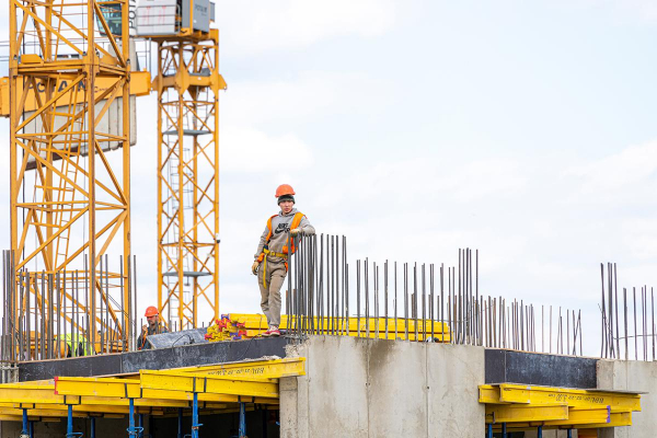 Почему продлили запрет на штрафы застройщикам и чем он грозит дольщикам