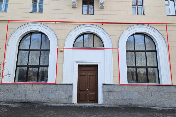 В доме у Белорусского вокзала выставили на торги бывшие билетные кассы В доме у Белорусского вокзала выставили на торги бывшие билетные кассы