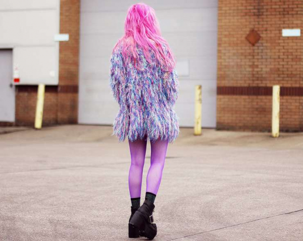 Цветные носки и чулки: с чем и как носить весной — советы стилиста Цветные носки и чулки: с чем и как носить весной — советы стилиста