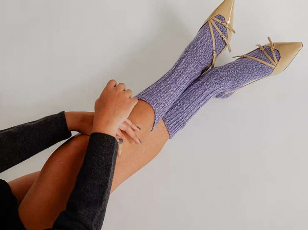 Цветные носки и чулки: с чем и как носить весной — советы стилиста Цветные носки и чулки: с чем и как носить весной — советы стилиста