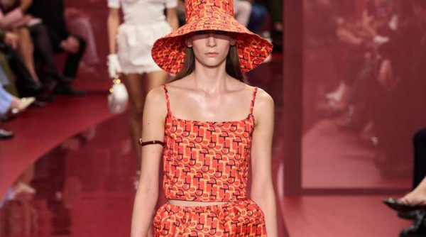 Клетка, горох, полоска, цветы: актуальные принты весны, как их носить