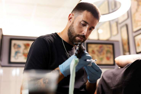 Немужская профессия: что заставляет сильный пол идти в бьюти сферу