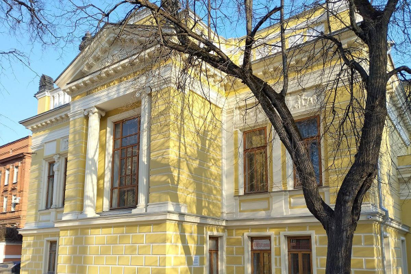 Усадьбы со львом и грифоном в центре Москвы признали памятниками культуры