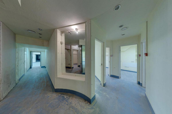 В доме-памятнике рядом с МИДом в Москве выставили на торги подвал