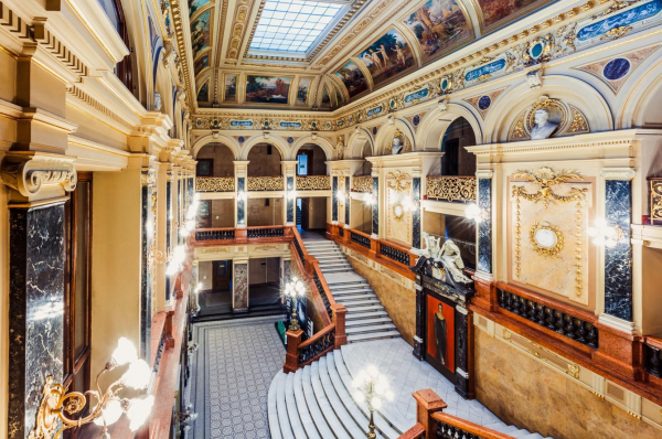 Что такое фойе, чем оно отличается от вестибюля и холла Что такое фойе, чем оно отличается от вестибюля и холла